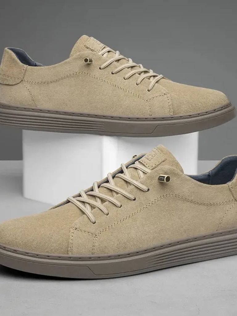 Chaussures en daim marron