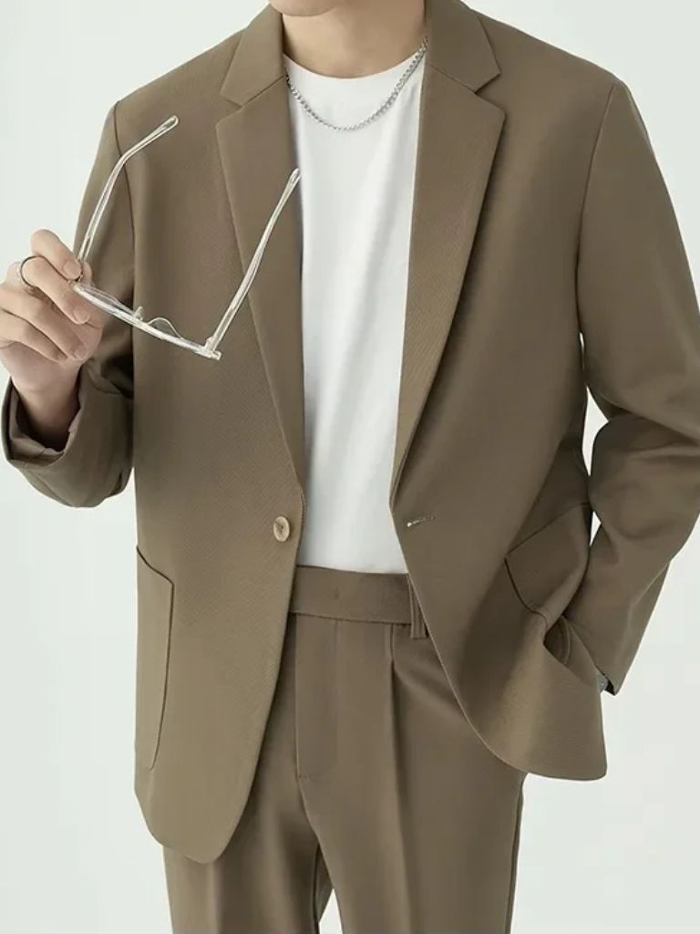 Ensemble costume minimaliste moderne