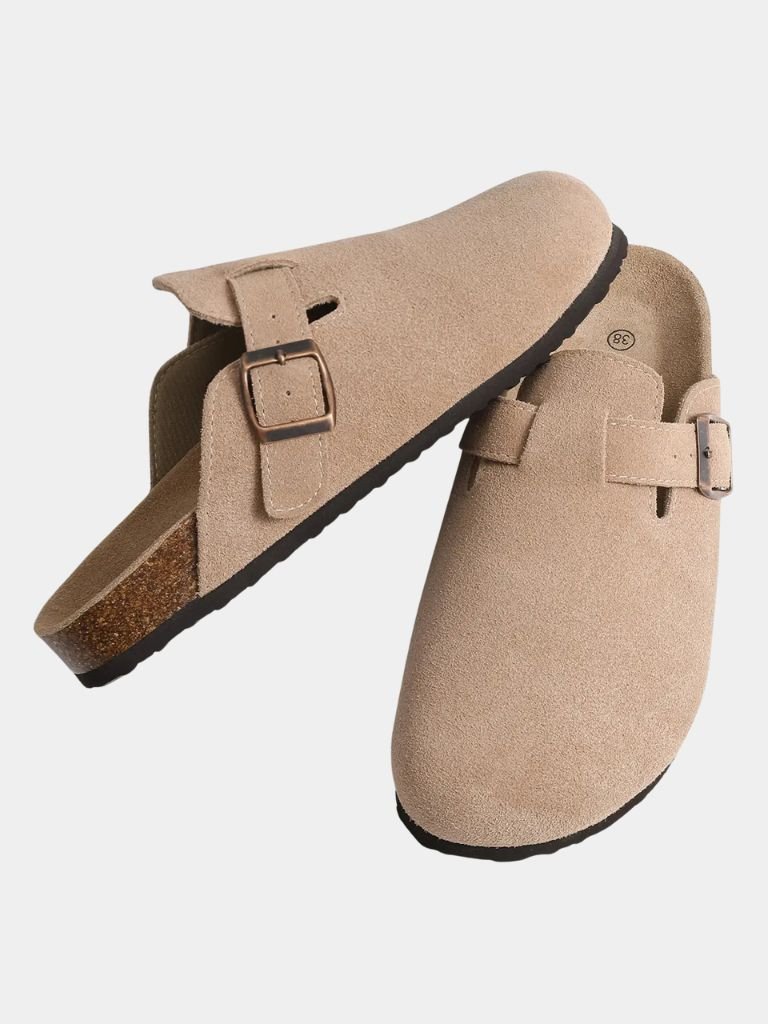 Sabots en daim essentiels