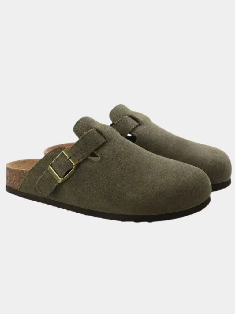 Sabots en daim essentiels