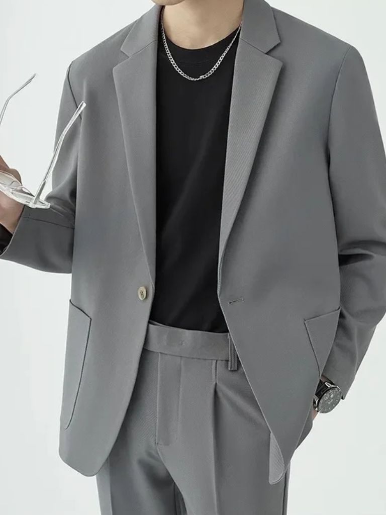 Ensemble costume minimaliste moderne