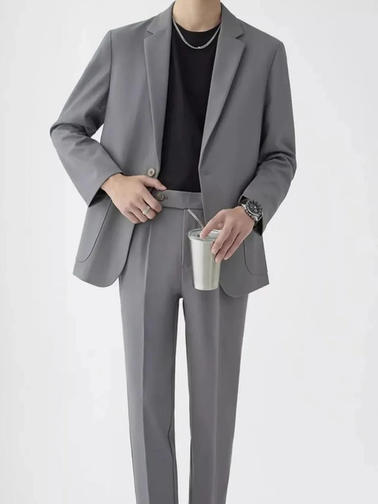 Ensemble costume minimaliste moderne